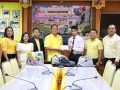 การมอบทุนการศึกษาและอุปกรณ์การแต่งกายให้กับ นายตะวัน มุสิกา Image 1